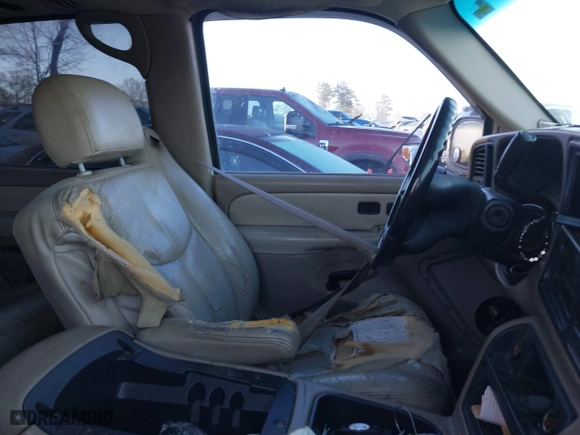 2003 Chevrolet Tahoe LT with VIN 1GNEC13Z63R103461, listed as a IAAI auction lot 41832198 with 289,031 mi miles. Bid and sale history available at carsss.com. Image 5.