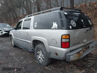 2006 Chevrolet Suburban LT with VIN 1GNFK16Z86J171637, listed as a IAAI auction lot 41919762 with 231,041 mi miles. Bid and sale history available at carsss.com. Image 3.