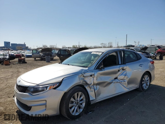 2017 Kia Optima LX z VIN 5XXGT4L33HG148818, wystawiony jako Copart lot #52199705 z przebiegiem 87 623 mil mil oraz Szkoda całkowita • Salvage title. Historia ofert i sprzedaży dostępna na DreamBid. Obrazek 1.