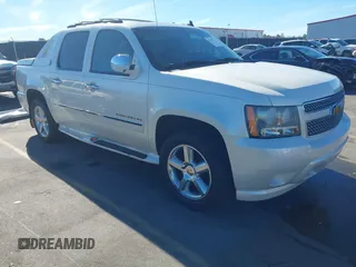 2013 Chevrolet Avalanche LTZ with VIN 3GNTKGE77DG202770, listed as a IAAI auction lot 41319811 with 188,015 mi miles. Bid and sale history available at carsss.com. Image 1.
