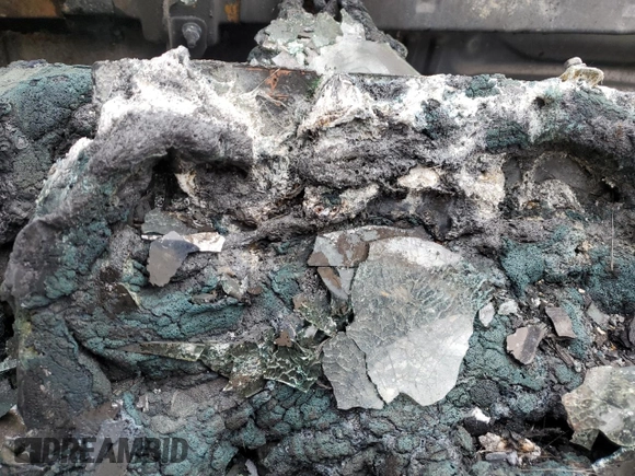 2015 Toyota Tundra Platinum z VIN 5TFAY5F16FX439441, wystawiony jako Copart lot #56998755 z przebiegiem Nie podano mil oraz Nie do naprawy • Non repairable. Historia ofert i sprzedaży dostępna na DreamBid. Obrazek 9.