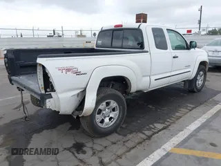 2005 Toyota Tacoma z VIN 5TEUU42N35Z060609, wystawiony jako IAAI lot #42119427 z przebiegiem 245 280 mil mil oraz . Historia ofert i sprzedaży dostępna na DreamBid. Obrazek 4.