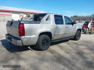 2007 Chevrolet Avalanche LTZ with VIN 3GNFK12357G123484, listed as a IAAI auction lot 41881886 with 181,223 mi miles. Bid and sale history available at carsss.com. Image 4.