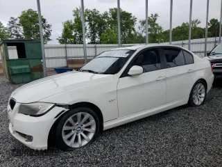 2011 BMW 3 Series 328i z VIN WBAPH7G56BNN07375, wystawiony jako Copart lot #56182475 z przebiegiem 84 503 mil mil oraz Czysty tytuł • Clean title. Historia ofert i sprzedaży dostępna na DreamBid. Obrazek 1.