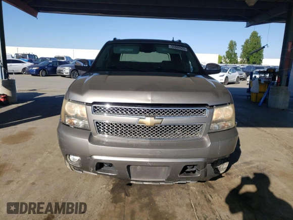 2008 Chevrolet Avalanche LTZ with VIN 3GNFK12368G120384, listed as a Copart auction lot 55660555 with 228,686 mi miles and Clean Title. Bid and sale history available at carsss.com. Image 5.