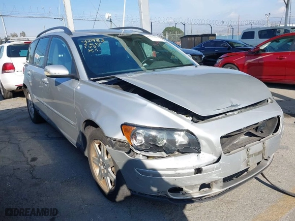 2006 Volvo V50 2.4L with VIN YV1MW390362163463, listed as a IAAI auction lot 41437912 with 121,092 mi miles. Bid and sale history available at carsss.com. Image 1.
