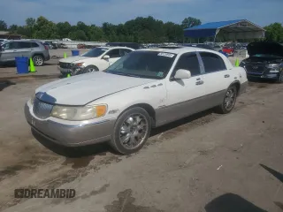2000 Lincoln Town Car Signature с VIN 1LNHM82W7YY884471, выставлен на аукционе Copart как лот 58120885 с пробегом 194 130 миль миль и Списание • Salvage title. История ставок и продаж доступна на DreamBid. Изображение 1.