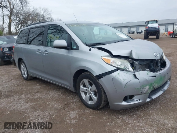 2011 Toyota Sienna LE AAS with VIN 5TDKK3DC4BS085658, listed as a IAAI auction lot 41966742 with 276,899 mi miles. Bid and sale history available at carsss.com. Image 1.