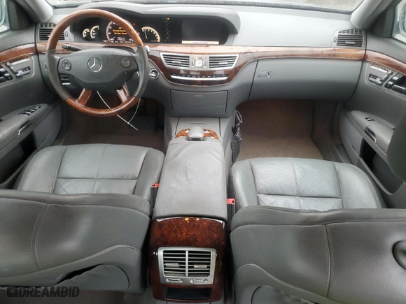 2009 Mercedes-Benz S-Class 5.5L V8 with VIN WDDNG71X09A258635, listed as a Copart auction lot 45342355 with 177,566 mi miles and Clean Title. Bid and sale history available at carsss.com. Image 8.