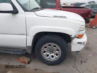2002 Chevrolet Tahoe Z71 with VIN 1GNEK13Z22R303223, listed as a IAAI auction lot 41527148 with 211,835 mi miles. Bid and sale history available at carsss.com. Image 17.