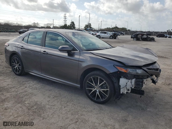 2022 Toyota Camry SE with VIN 4T1G11AK7NU004740, listed as a Copart auction lot 51013295 with 59,107 mi miles and Clean Title. Bid and sale history available at carsss.com. Image 4.
