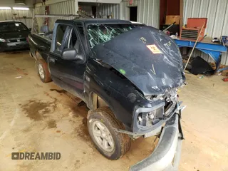 1996 Mazda B-Series Truck SE z VIN 4F4CR16U8TTM19503, wystawiony jako Copart lot #51479941 z przebiegiem Nie podano mil oraz Nie do naprawy • Non repairable. Historia ofert i sprzedaży dostępna na DreamBid. Obrazek 1.