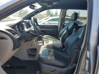2018 Dodge Grand Caravan SXT z VIN 2C4RDGCG5JR159729, wystawiony jako Copart lot #52648025 z przebiegiem 141 960 mil mil oraz Szkoda całkowita • Salvage title. Historia ofert i sprzedaży dostępna na DreamBid. Obrazek 7.