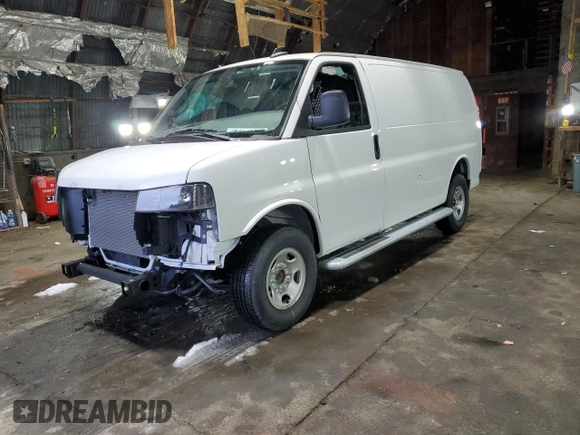 2024 Chevrolet Express Cargo with VIN 1GCWGAFP1R1195761, listed as a Copart auction lot 84272694 with 3,334 mi miles and Clean title. Bid and sale history available at DreamBid. Image 1.