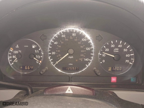 2005 Mercedes-Benz M-Class 3.7L with VIN 4JGAB57E25A560516, listed as a IAAI auction lot 41898369 with 125,927 mi miles. Bid and sale history available at carsss.com. Image 7.