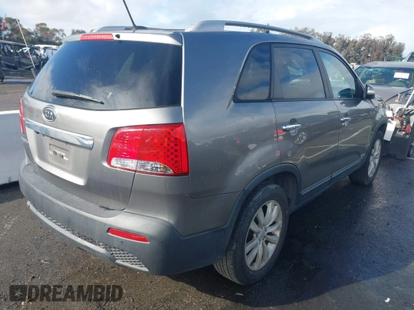 2011 Kia Sorento LX with VIN 5XYKTDA2XBG166661, listed as a IAAI auction lot 41795397 with 84,562 mi miles. Bid and sale history available at carsss.com. Image 4.