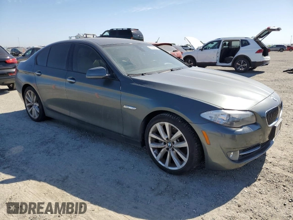 2011 BMW 5 Series 535i z VIN WBAFR7C55BC807077, wystawiony jako Copart lot #55354805 z przebiegiem Nie podano mil oraz Szkody całkowita. Historia ofert i sprzedaży dostępna na DreamBid. Obrazek 4.