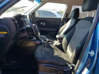 2019 Kia Soul + with VIN KNDJP3A59K7649401, listed as a Copart auction lot 49557525 with 147,455 mi miles and Salvage Title. Bid and sale history available at carsss.com. Image 7.