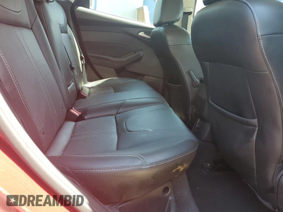 2014 Ford Focus Titanium z VIN 1FADP3N29EL409568, wystawiony jako Copart lot #62295345 z przebiegiem 53 401 mil mil oraz Szkoda całkowita • Salvage title. Historia ofert i sprzedaży dostępna na DreamBid. Obrazek 10.