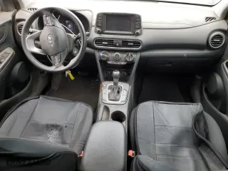 2020 Hyundai Kona SE with VIN KM8K12AAXLU501821, listed as a Copart auction lot 47830955 with 43,142 mi miles and Salvage Title. Bid and sale history available at carsss.com. Image 8.