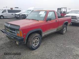 1989 Dodge Dakota z VIN 1B7GG66X9KS094016, wystawiony jako IAAI lot #41734985 z przebiegiem 156 980 mil mil oraz . Historia ofert i sprzedaży dostępna na DreamBid. Obrazek 2.