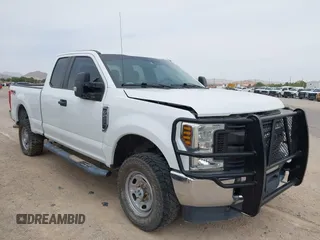 2019 Ford F-250 XL z VIN 1FT7X2B6XKEC89613, wystawiony jako IAAI lot #42256834 z przebiegiem 80 066 mil mil oraz . Historia ofert i sprzedaży dostępna na DreamBid. Obrazek 6.