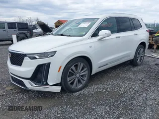 2020 Cadillac XT6 FWD Premium Luxury z VIN 1GYKPCRSXLZ137290, wystawiony jako IAAI lot #41814228 z przebiegiem 61 661 mil mil oraz . Historia ofert i sprzedaży dostępna na DreamBid. Obrazek 2.