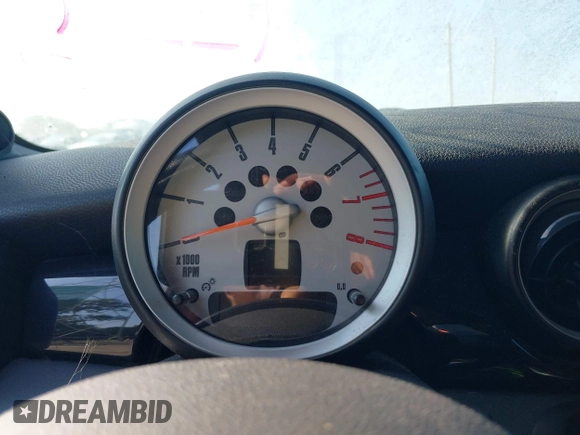 2007 MINI Hardtop S z VIN WMWMF73567TL88079, wystawiony jako IAAI lot #42820770 z przebiegiem Nie podano mil oraz . Historia ofert i sprzedaży dostępna na DreamBid. Obrazek 7.