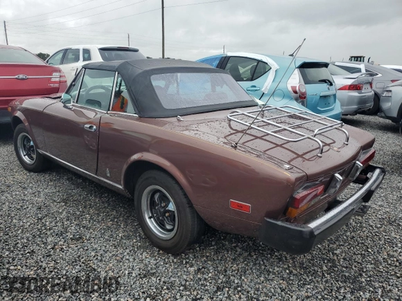 1979 FIAT 124 Spider z VIN 124CS20146682, wystawiony jako Copart lot #73923954 z przebiegiem 83 258 mil mil oraz Szkoda całkowita • Salvage title. Historia ofert i sprzedaży dostępna na DreamBid. Obrazek 2.