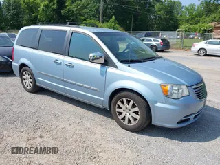 2013 Chrysler Town & Country Touring z VIN 2C4RC1BGXDR759099, wystawiony jako IAAI lot #42424091 z przebiegiem 191 432 mil mil oraz . Historia ofert i sprzedaży dostępna na DreamBid. Obrazek 1.