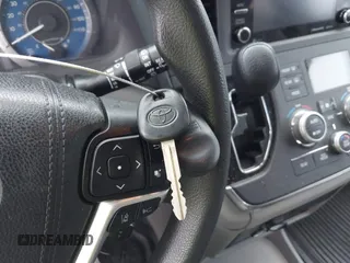 2018 Toyota Sienna LE Auto Access Seat with VIN 5TDKZ3DC8JS948150, listed as a IAAI auction lot 41889062 with 73,724 mi miles and . Bid and sale history available at DreamBid. Image 11.
