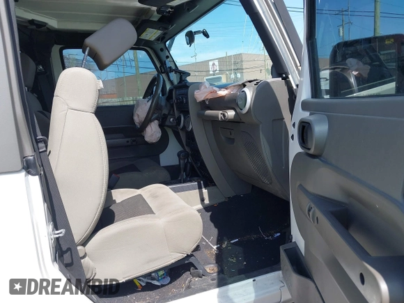 2010 Jeep Wrangler Sahara с VIN 1J4GA5D16AL231085, выставлен на аукционе IAAI как лот 41942578 с пробегом 196 683 миль миль и . История ставок и продаж доступна на DreamBid. Изображение 5.