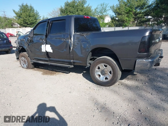 2018 Ram 2500 Tradesman z VIN 3C6UR5CL1JG390282, wystawiony jako IAAI lot #42133001 z przebiegiem 256 087 mil mil oraz . Historia ofert i sprzedaży dostępna na DreamBid. Obrazek 3.