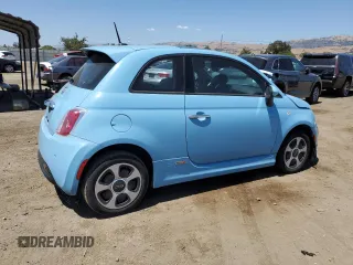 2015 FIAT 500e с VIN 3C3CFFGE2FT685425, выставлен на аукционе Copart как лот 62751915 с пробегом 48 372 миль миль и Списание • Salvage title. История ставок и продаж доступна на DreamBid. Изображение 3.