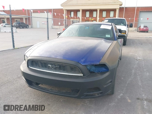 2014 Ford Mustang V6 z VIN 1ZVBP8AM7E5287817, wystawiony jako IAAI lot #42642851 z przebiegiem 203 384 mil mil oraz . Historia ofert i sprzedaży dostępna na DreamBid. Obrazek 6.