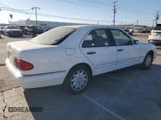 1998 Mercedes-Benz E-Class with VIN WDBJF25F3WA566702, listed as a Copart auction lot 81723704 with Not Provided miles and Salvage Title. Bid and sale history available at carsss.com. Image 3.