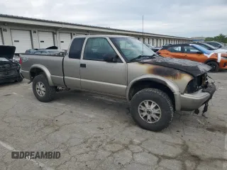 2003 GMC Sonoma SLS z VIN 1GTCT19X938201721, wystawiony jako Copart lot #56011695 z przebiegiem Nie podano mil oraz Nie do naprawy. Historia ofert i sprzedaży dostępna na DreamBid. Obrazek 4.
