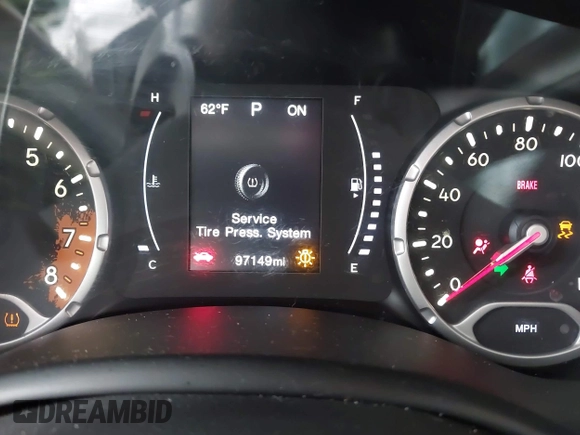 2018 Jeep Renegade Latitude with VIN ZACCJABB8JPJ35329, listed as a IAAI auction lot 41697510 with 97,149 mi miles. Bid and sale history available at carsss.com. Image 7.