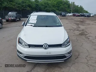 2017 Volkswagen Golf S с VIN 3VWH17AUXHM523431, выставлен на аукционе IAAI как лот 42381553 с пробегом 68 240 миль миль и . История ставок и продаж доступна на DreamBid. Изображение 12.