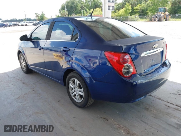 2014 Chevrolet Sonic LT z VIN 1G1JC5SH5E4158757, wystawiony jako IAAI lot #42365251 z przebiegiem 151 346 mil mil oraz . Historia ofert i sprzedaży dostępna na DreamBid. Obrazek 3.