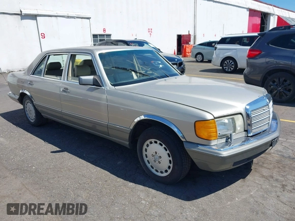 1989 Mercedes-Benz 560 with VIN WDBCA39D7KA436793, listed as a IAAI auction lot 42190980 with 141,165 mi miles and . Bid and sale history available at DreamBid. Image 1.