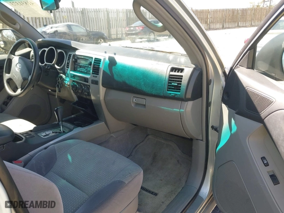 2005 Toyota 4Runner SR5 with VIN JTEBU14R250061123, listed as a IAAI auction lot 41831373 with 118,090 mi miles. Bid and sale history available at carsss.com. Image 5.