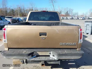 1998 Chevrolet C/K 1500 with VIN 2GCEK19R5W1215247, listed as a IAAI auction lot 41452074 with 401,635 mi miles. Bid and sale history available at carsss.com. Image 16.