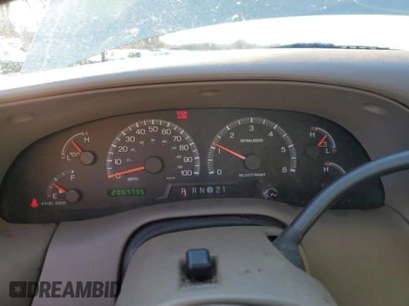 2000 Ford Expedition XLT with VIN 1FMRU1667YLB59133, listed as a Copart auction lot 45572835 with 206,773 mi miles and Salvage Title. Bid and sale history available at DreamBid. Image 9.