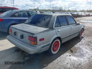 1983 Honda Civic z VIN JHMST3433DS003988, wystawiony jako IAAI lot #42069678 z przebiegiem 155 104 mil mil oraz . Historia ofert i sprzedaży dostępna na DreamBid. Obrazek 4.