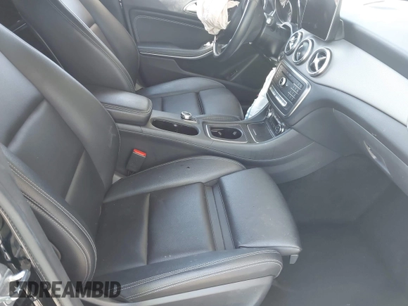 2018 Mercedes-Benz CLA 250 z VIN WDDSJ4EB9JN663715, wystawiony jako IAAI lot #42255271 z przebiegiem 72 242 mil mil oraz . Historia ofert i sprzedaży dostępna na DreamBid. Obrazek 5.