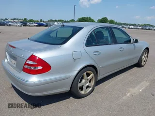 2005 Mercedes-Benz E 500 z VIN WDBUF83J25X172904, wystawiony jako IAAI lot #42435068 z przebiegiem 227 924 mil mil oraz . Historia ofert i sprzedaży dostępna na DreamBid. Obrazek 4.
