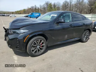 2025 BMW X6 xDrive40i z VIN 5UX33EX05S9Z28763, wystawiony jako Copart lot #54533525 z przebiegiem 1329 mil mil oraz Szkody całkowita. Historia ofert i sprzedaży dostępna na DreamBid. Obrazek 1.