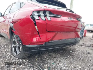 2023 Ford Mustang Mach-E Premium z VIN 3FMTK3SU5PMA70024, wystawiony jako IAAI lot #42475385 z przebiegiem 37 015 mil mil oraz . Historia ofert i sprzedaży dostępna na DreamBid. Obrazek 20.