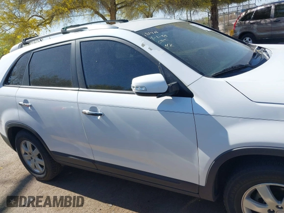 2013 Kia Sorento LX with VIN 5XYKT3A6XDG420112, listed as a IAAI auction lot 42014627 with 1 mi miles. Bid and sale history available at carsss.com. Image 12.